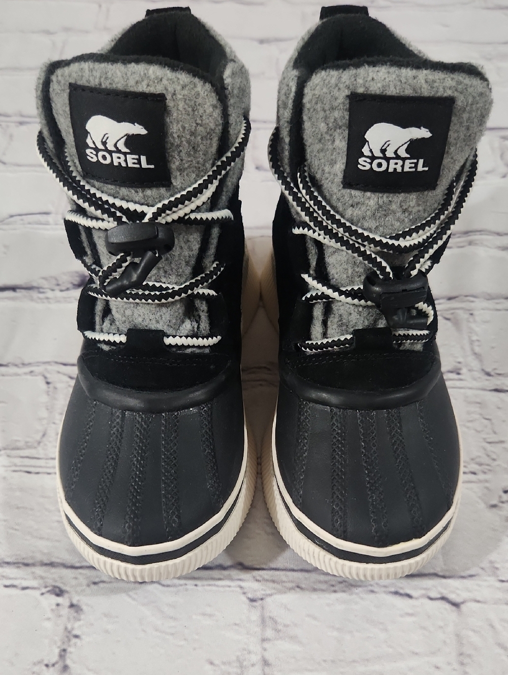 Sorel Kids Black/Gray Snow Boots Size 1